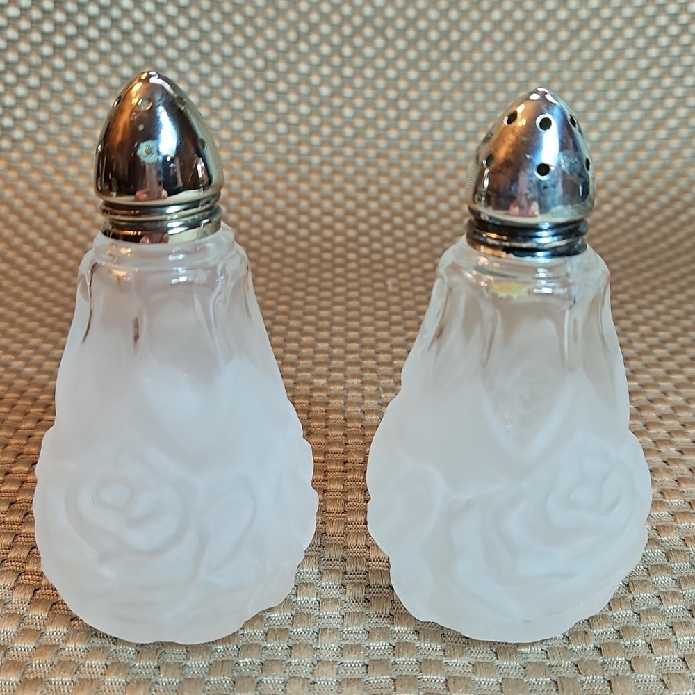 Vintage William Adams Salt Shaker Embossed Roses Glass Frosted-Clear Silver
